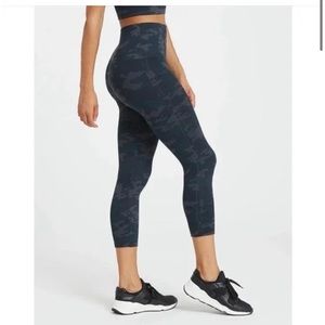 SPANX Women's Cropped Look at Me Now Seamless Leggings Camouflage NWT - XSmall